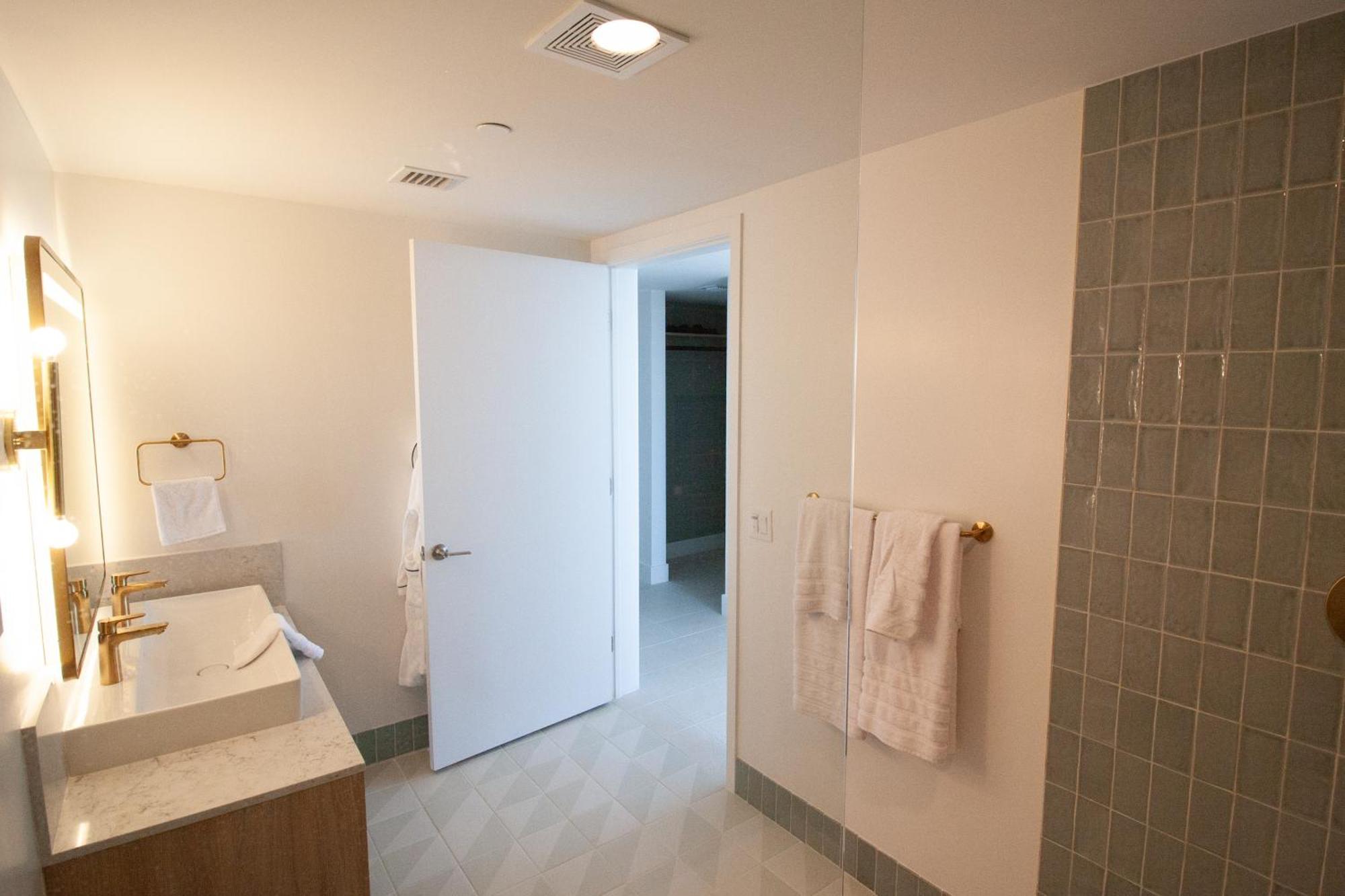 Luxurious Downtown Escape *