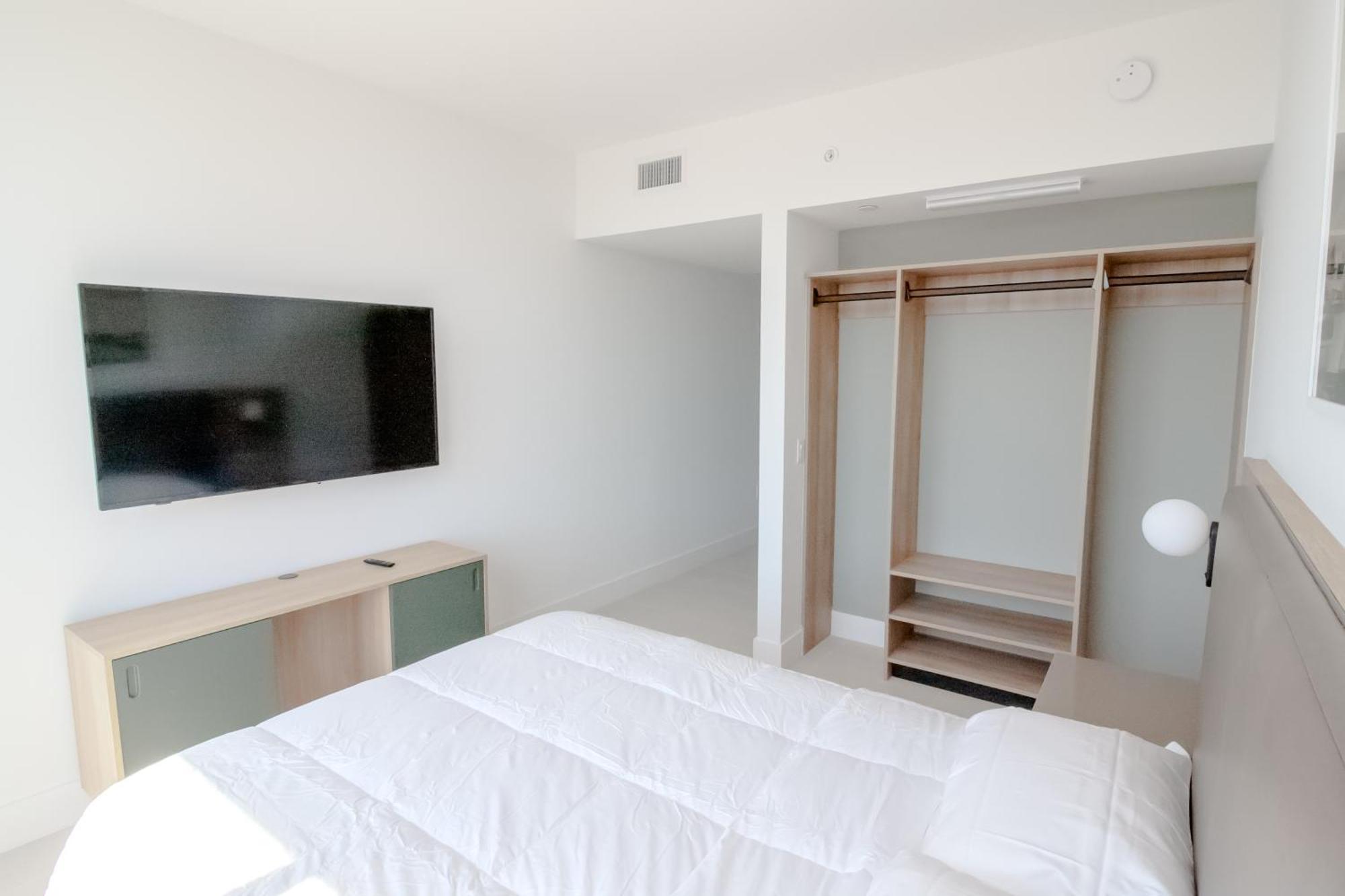 Luxurious Downtown Escape Apartment *
