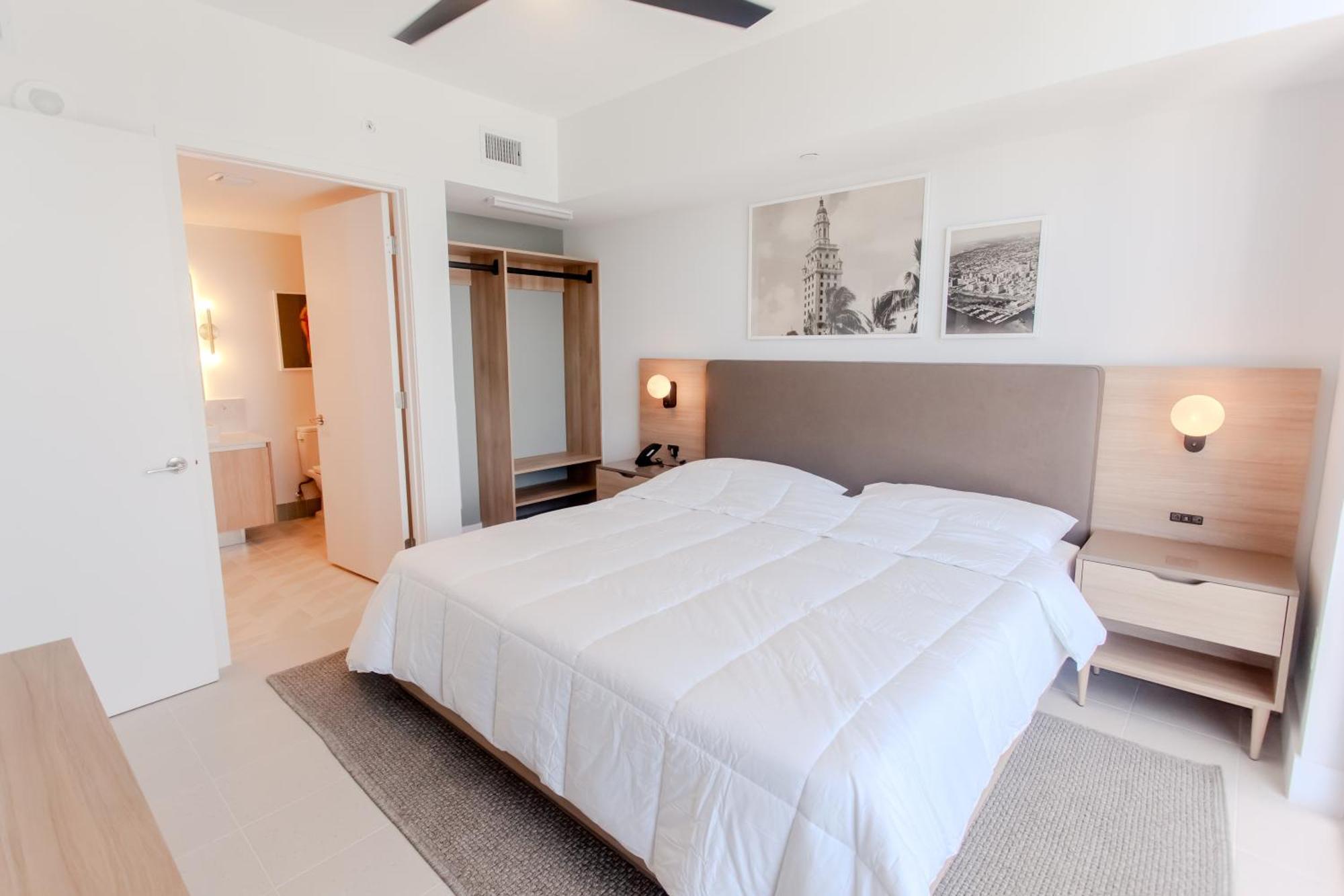 Luxurious Downtown Escape Apartment *