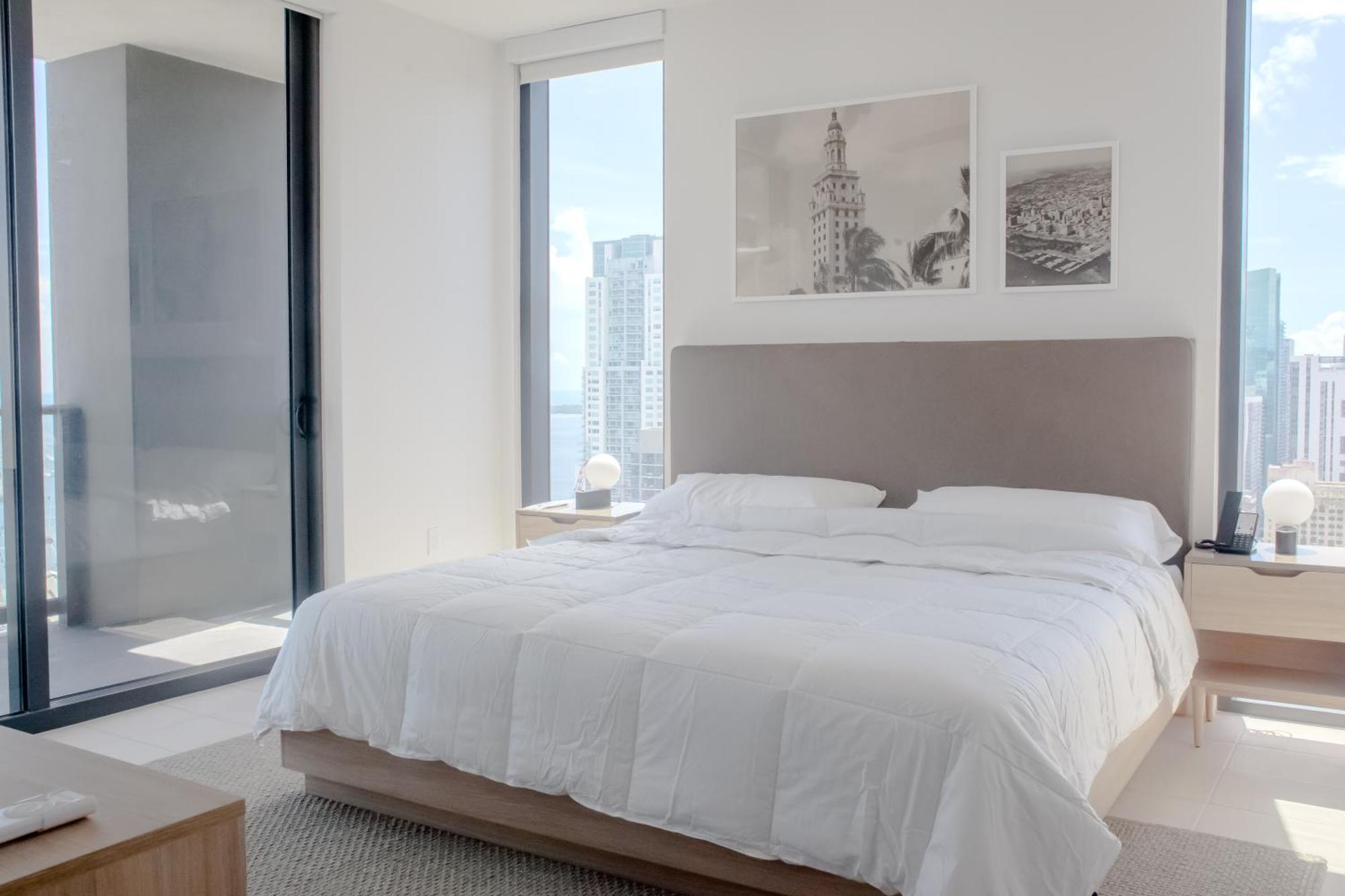 Luxurious Downtown Escape Apartment *