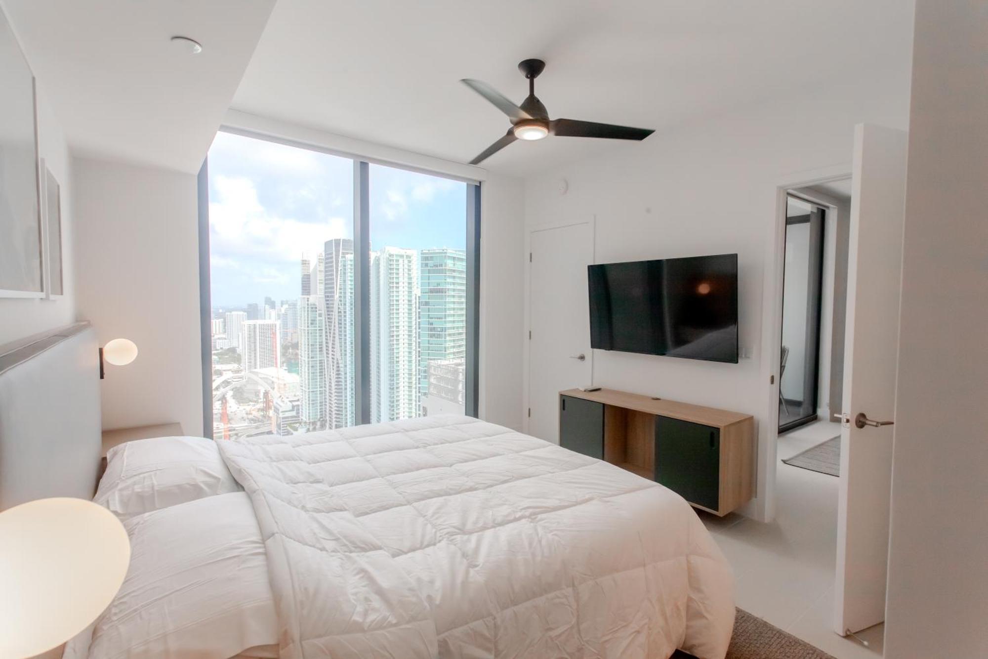 Luxurious Downtown Escape Apartment *