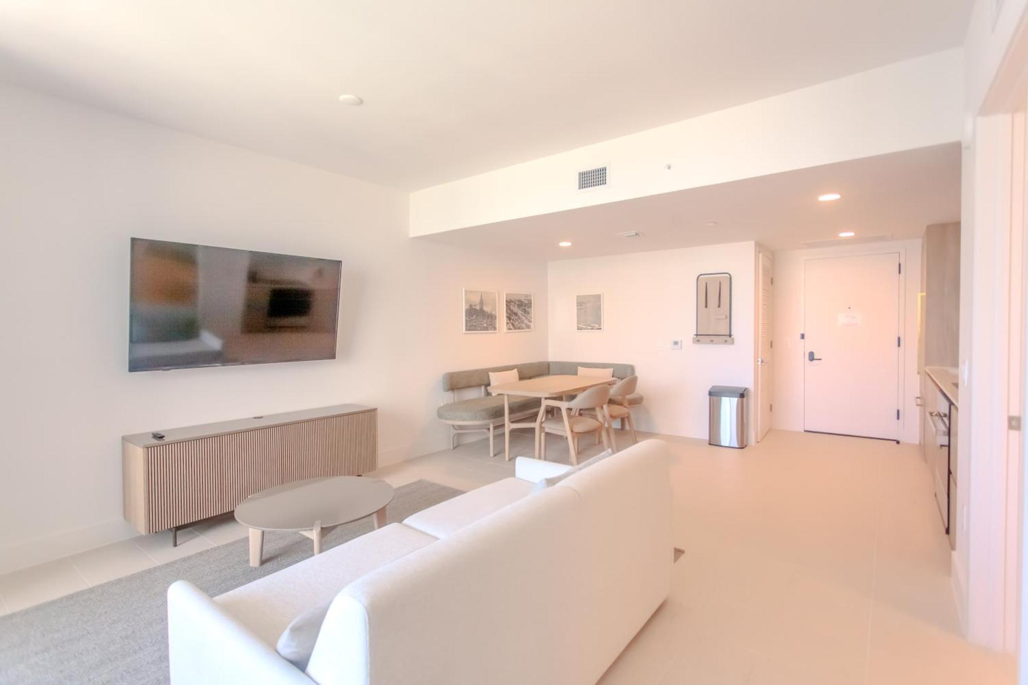 Luxurious Downtown Escape Apartment