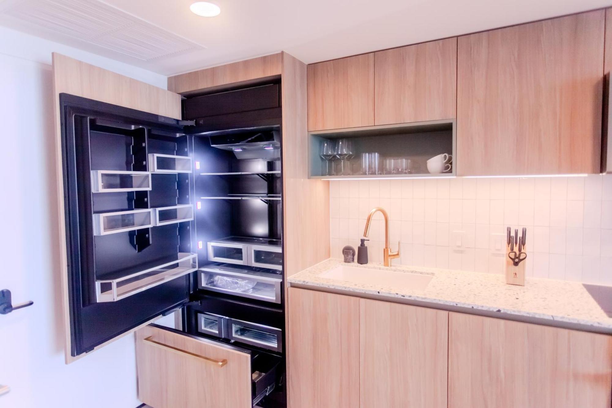 Luxurious Downtown Escape Apartment