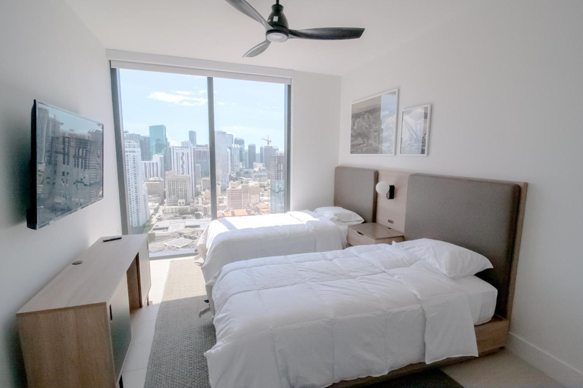 Luxurious Downtown Escape Apartment *