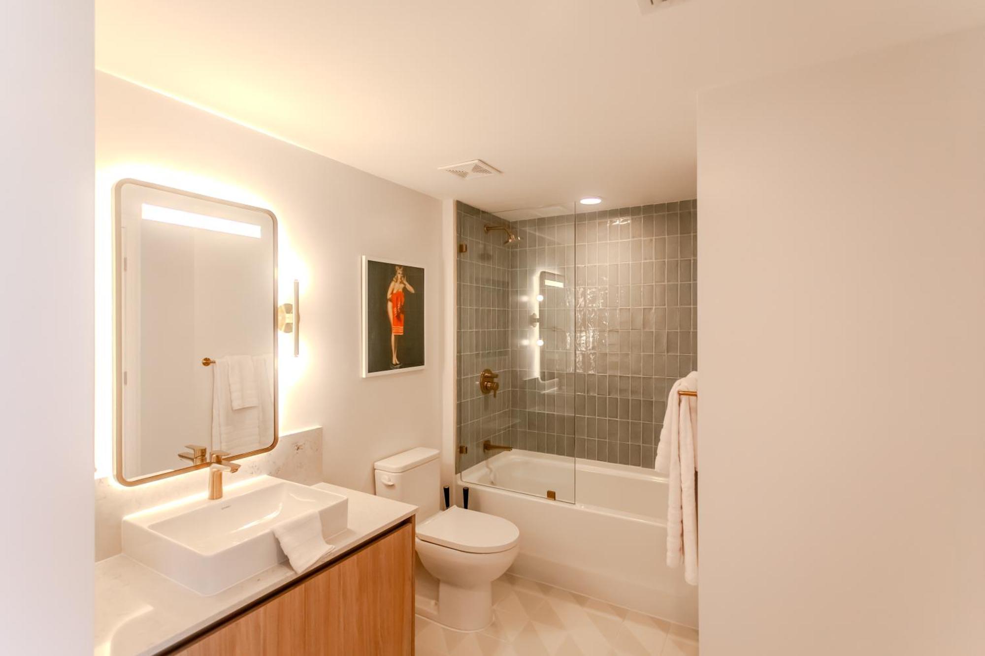 Apartment Luxurious Downtown Escape