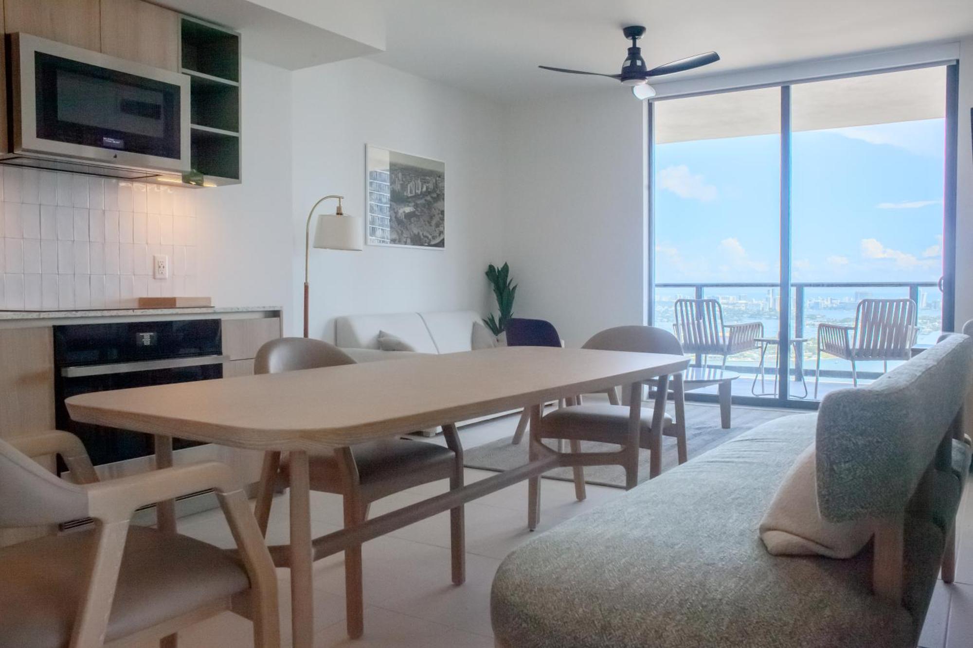 Apartment Luxurious Downtown Escape