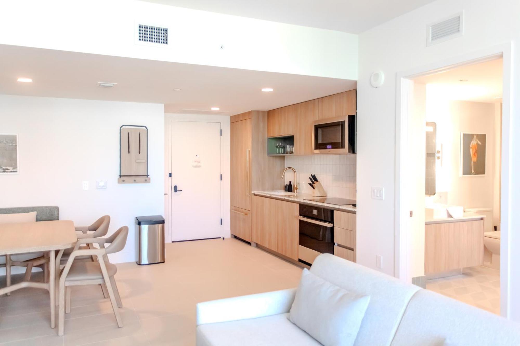 Luxurious Downtown Escape *