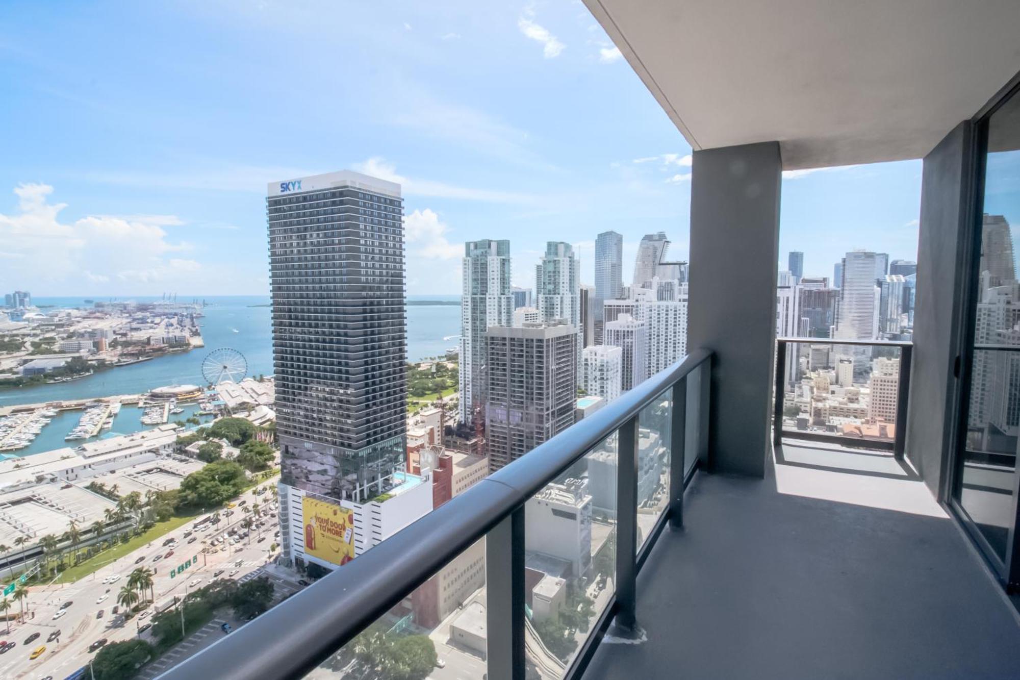 Apartment Luxurious Downtown Escape