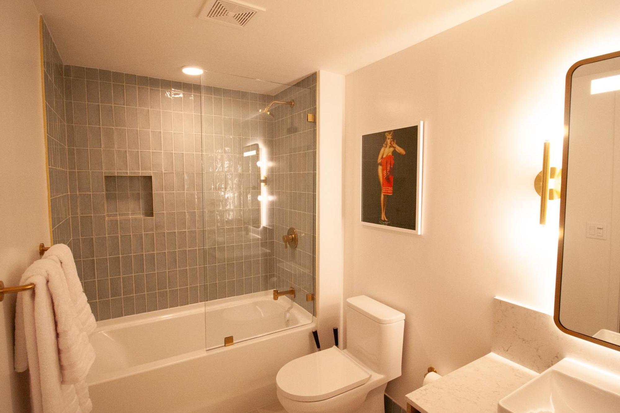 Luxurious Downtown Escape Apartment
