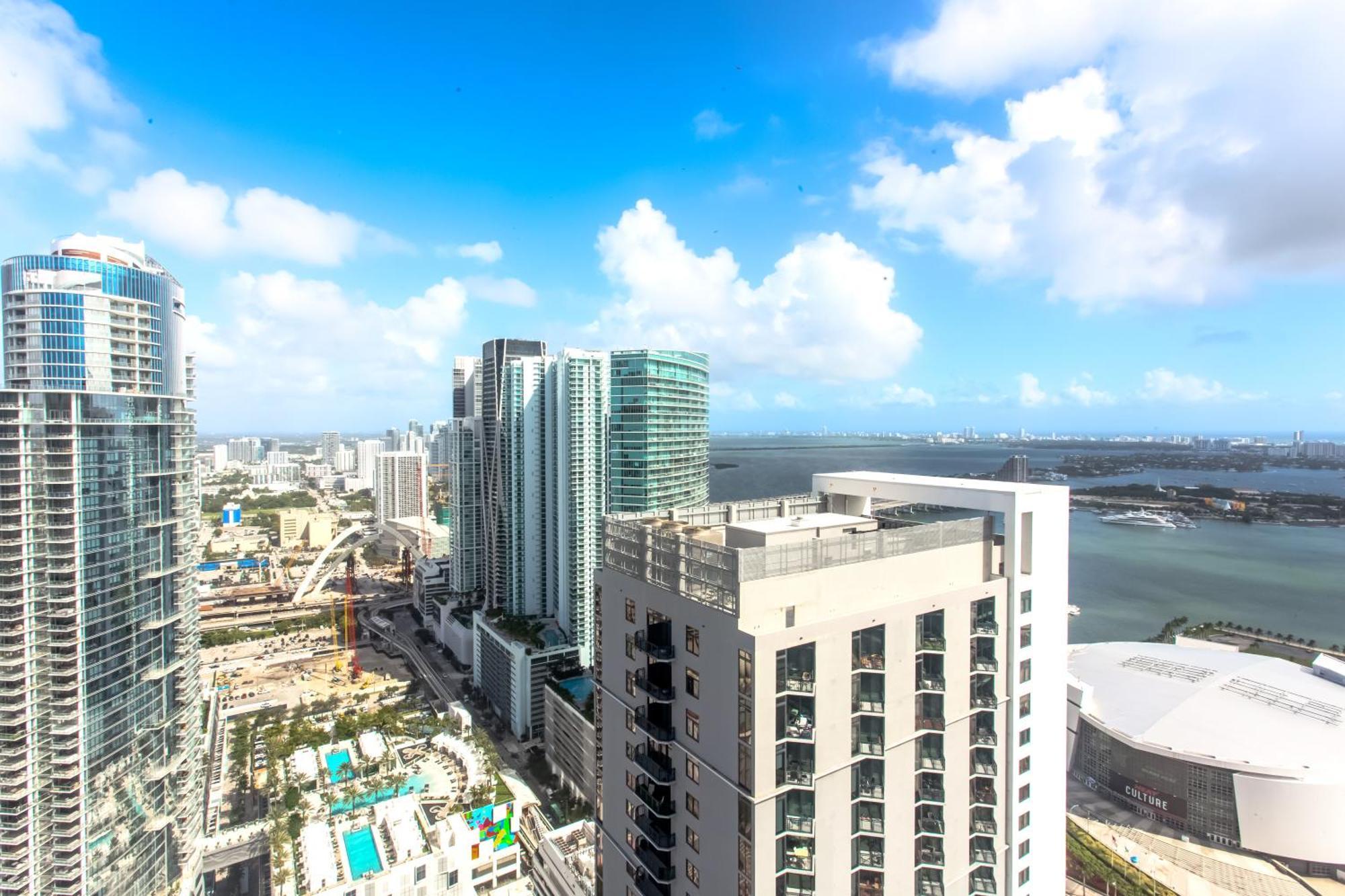 Apartment Luxurious Downtown Escape