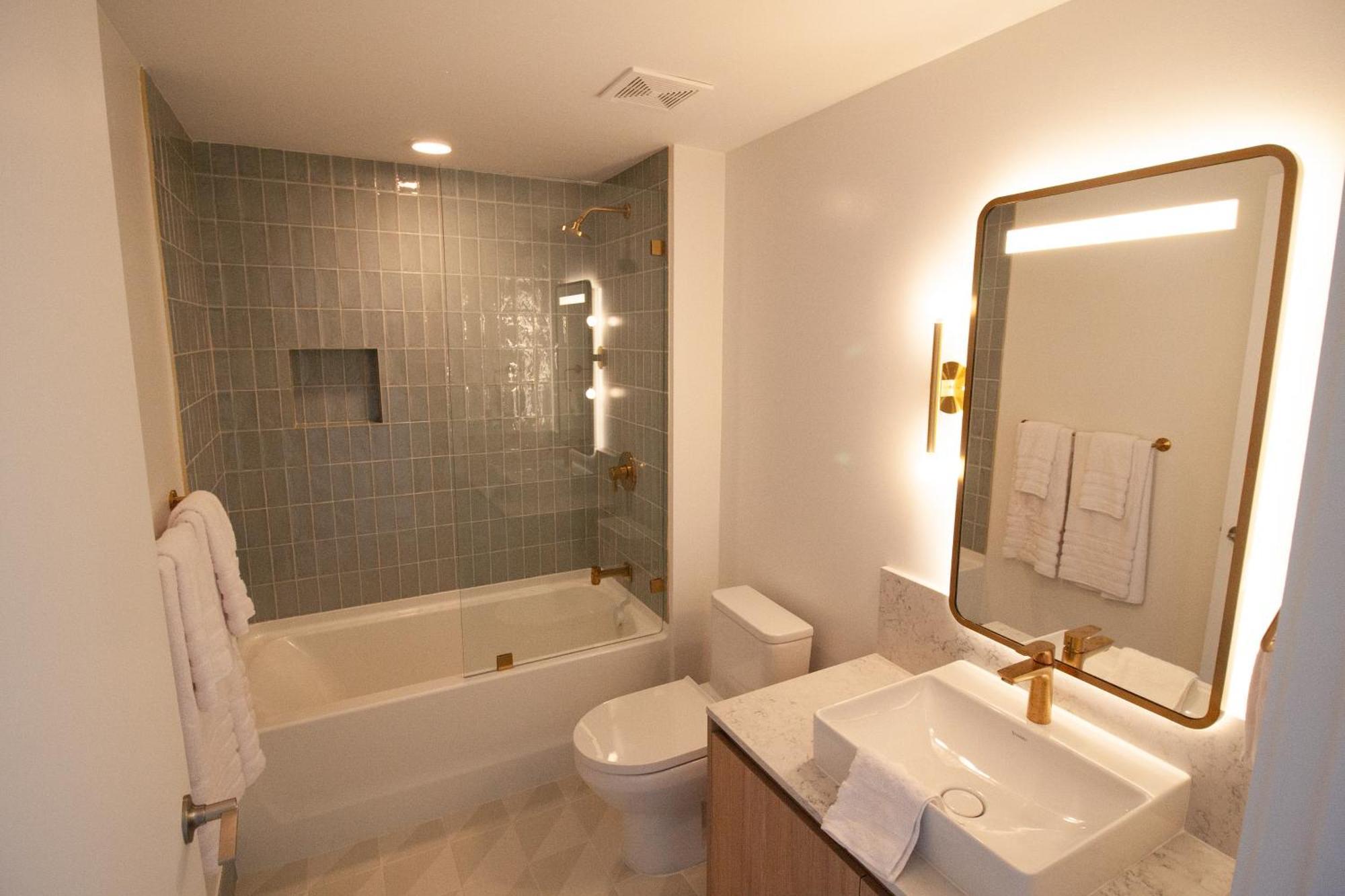 Luxurious Downtown Escape *