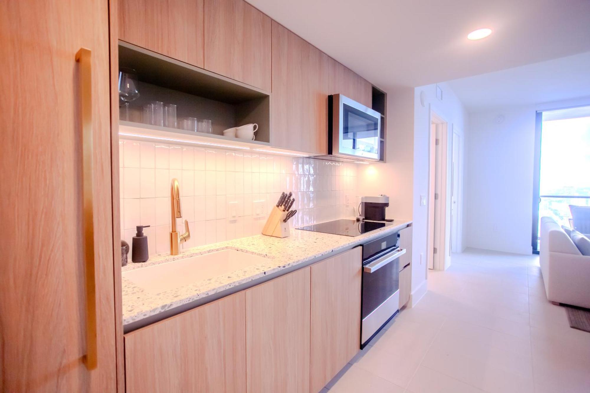 Luxurious Downtown Escape Apartment *